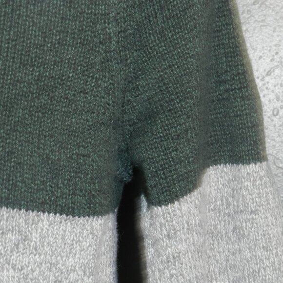 Chaps Mens Dark Green Grey And White Long Sleeve Stripped Sweater Size Medium - Picture 2 of 5